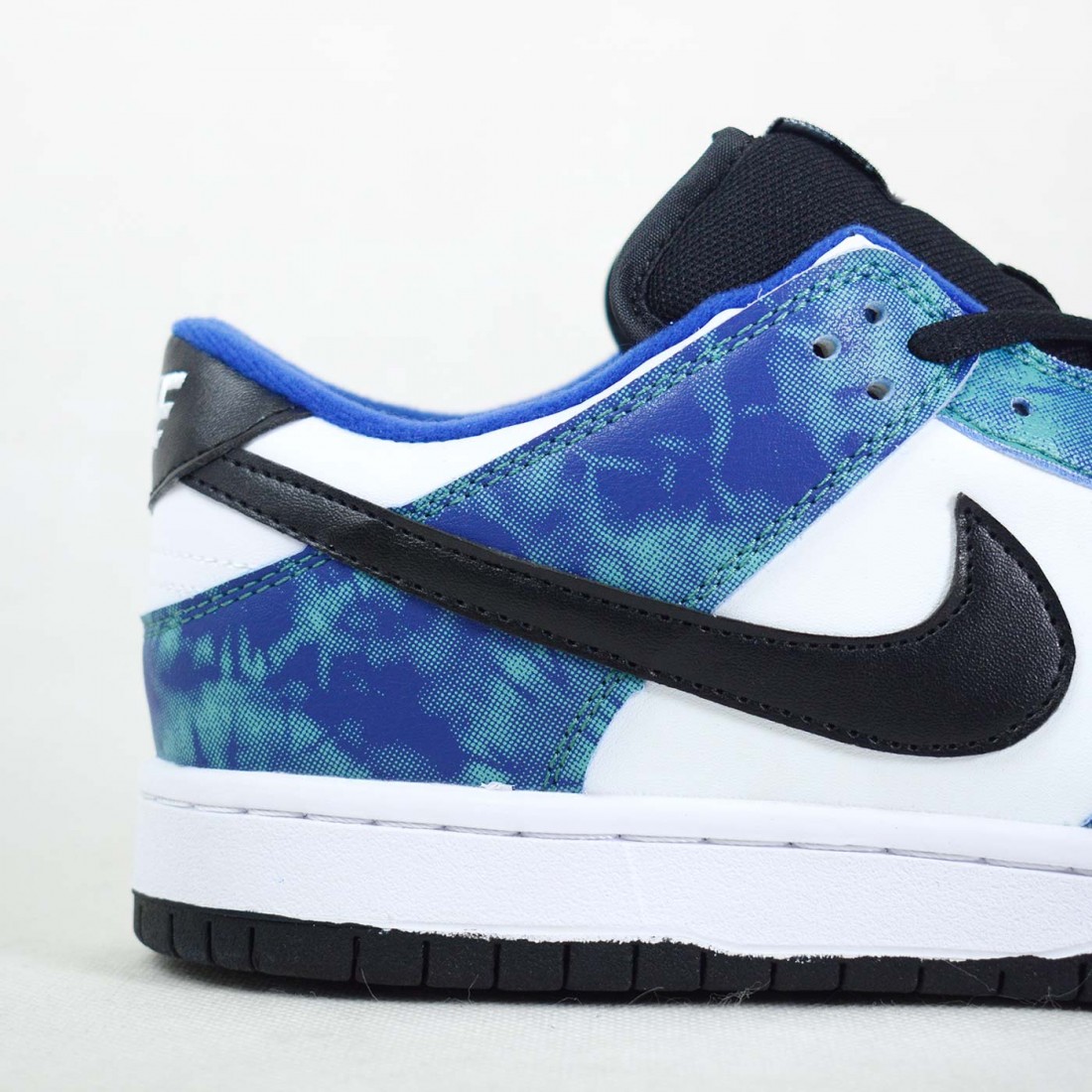 nike dunk mid tie dye